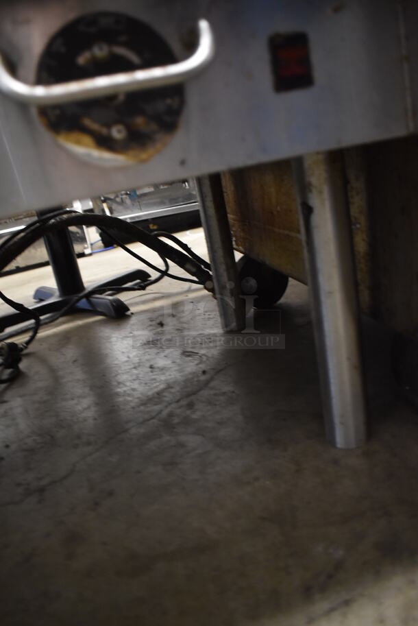 Vulcan Stainless Steel Commercial Natural Gas Powered Flat Top Griddle w/ Thermostatic Controls. 60x31x26 - Image 6 of 6