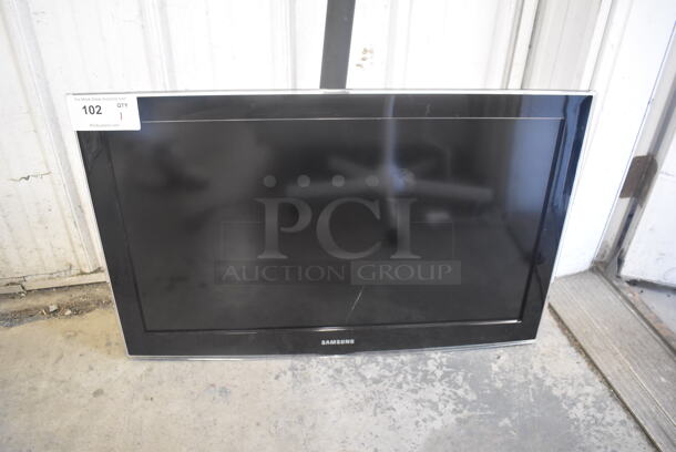 2011 Samsung LN32D450G1D HD Black Television And Screen 31x20. 110-120V.  - Image 1 of 4