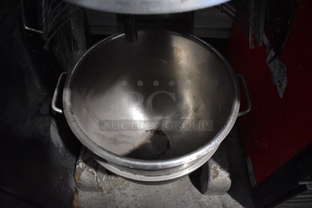 Axis M-30 Metal Commercial 30 Quart Planetary Dough Mixer w/ Stainless Steel Mixing Bowl and Bowl Guard. 110 Volts, 1 Phase. 21x24x45. Tested and Powers On - Image 8 of 8