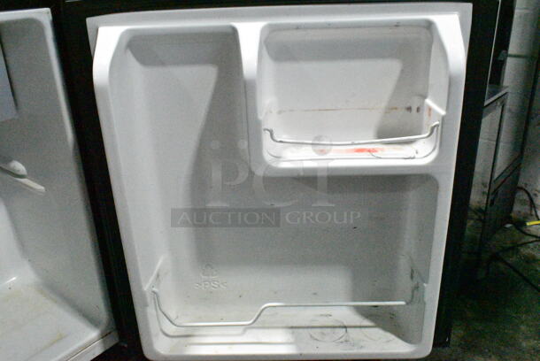 Hisense WMS017M6XBD Mini Cooler. 115 Volts, 1 Phase. Tested and Working! - Image 3 of 6