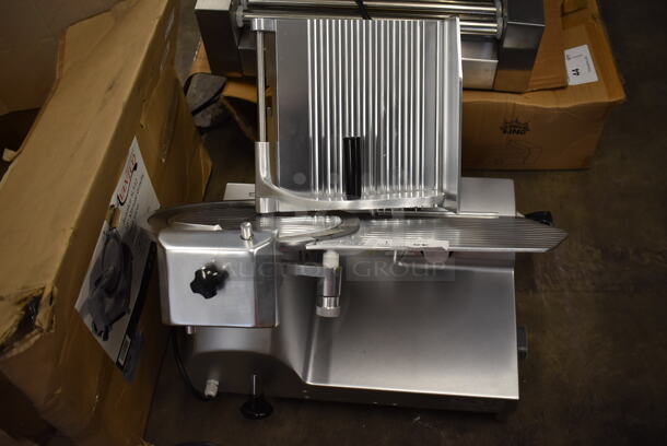 Avantco 177SL512 Stainless Steel Commercial Countertop Meat Slicer. 110-120 Volts, 1 Phase. 19x24x16. Tested and Working! - Image 4 of 8