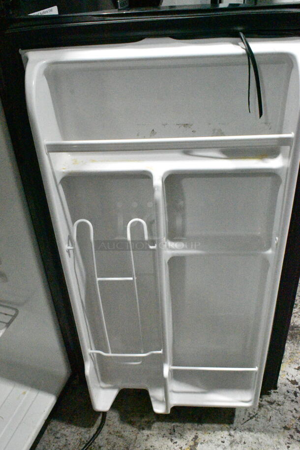 General Electric GE SFR03BAZABB Mini Cooler. 115 Volts, 1 Phase. Tested and Working! - Image 3 of 5
