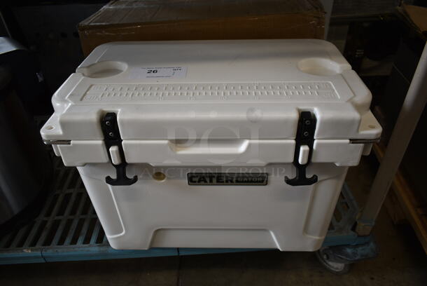 BRAND NEW SCRATCH AND DENT! CaterGator 215JB20WH White Poly 20 Quart Rotomolded Jockey Box. Tested and Working! - Image 1 of 8