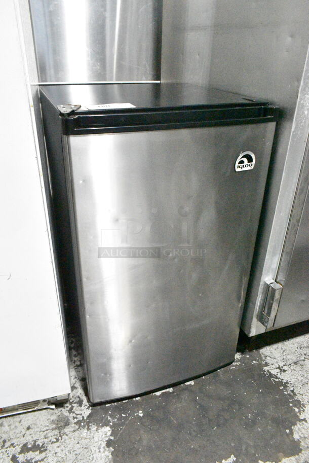 Igloo FR465I-B Metal Mini Cooler. 115 Volts, 1 Phase. Tested and Working! - Image 1 of 5