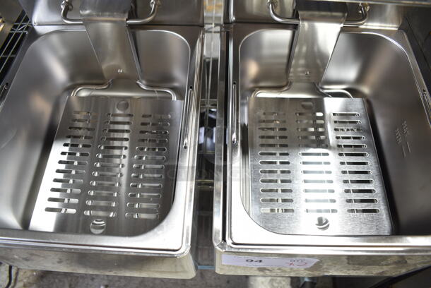 2 BRAND NEW SCRATCH AND DENT! 2023 Hoocoo FRY-10L Stainless Steel Commercial Countertop Electric Powered Fryer w/ Lid and Fry Basket. 120 Volts, 1 Phase. 2 Times Your Bid! - Image 5 of 7