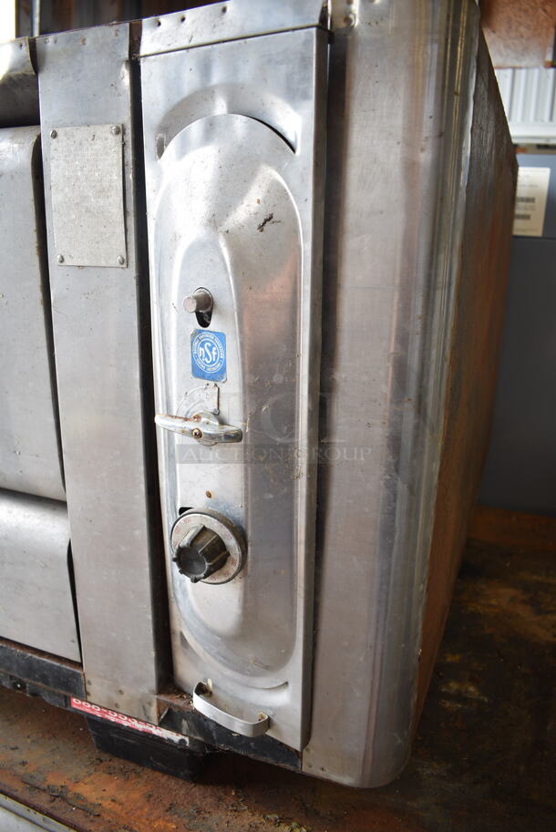 Blodgett 1000 Stainless Steel Commercial Natural Gas Powered Single Deck Pizza Oven.  - Image 3 of 7