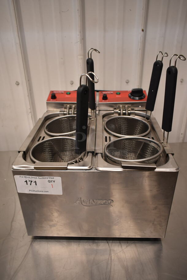 BRAND NEW SCRATCH AND DENT! 2023 Avantco 177PC102 2 Gallon / 8 Liter Electric Countertop Two Section Pasta Cooker w/ 4 Metal Fry Baskets. 120 Volts, 1 Phase. - Image 4 of 7