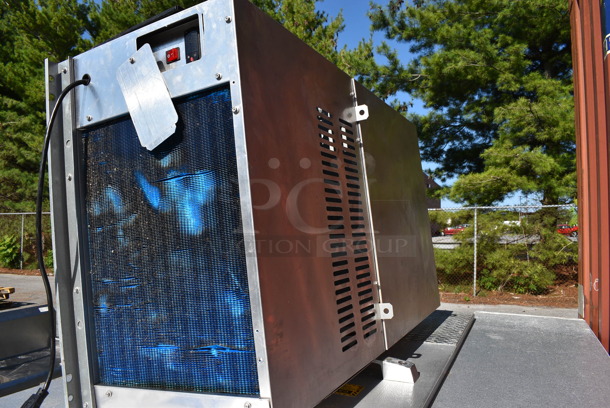 8'x8'x8' Blue Line Self Contained Walk In Cooler Box w/ Condenser and Compressor. Does Not Have Floor. Picture of the Unit Before Removal Is Included In the Listing. - Image 7 of 7