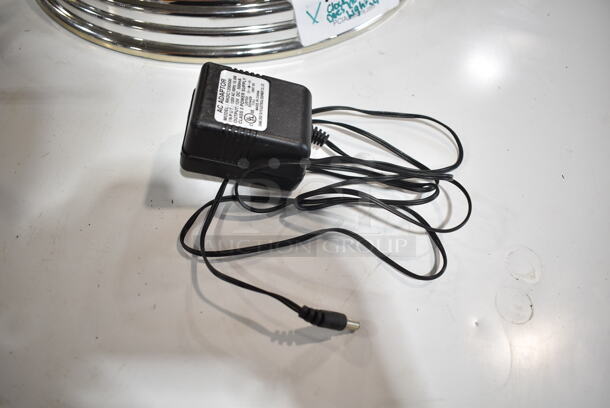 2 Light Up Items; Clock and Best BBQ Neon Sign. BBQ Tested and Working, Clock Does Not Power On. 2 Times Your Bid! Buyer Must Pick Up - We Will Not Ship This Item. - Image 3 of 5