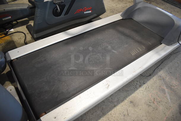 Precor 946i Metal Commercial Treadmill. 120 Volts, 1 Phase. 34x79x68. Powers On But Parts Do Not Move - Image 3 of 8