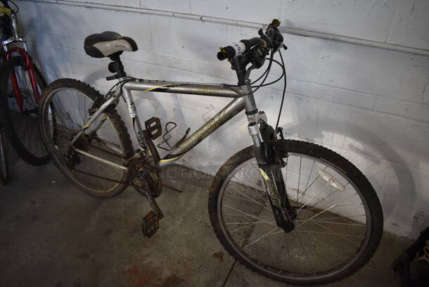 Trek 820 Metal Gray and Yellow Mountain Bicycle. 22x69x38 - Image 2 of 8