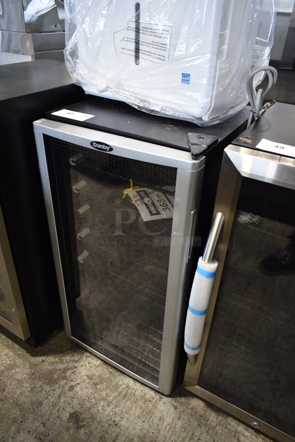 BRAND NEW SCRATCH AND DENT! Danby DWC350BLP 36 Bottle Free-Standing Wine Cooler in Platinum.. 115 Volts, 1 Phase. Tested and Working! - Image 2 of 6