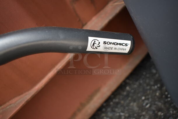 BRAND NEW SCRATCH AND DENT! Songmics Metal Folding Luggage Stand. - Image 4 of 4