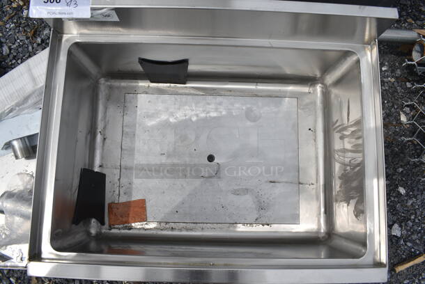 BRAND NEW SCRATCH AND DENT! Regency 600IB1824CP 18" x 24" Underbar Ice Bin with 7 Circuit Post-Mix Cold Plate and Bottle Holders - 51 lb. - Image 4 of 5