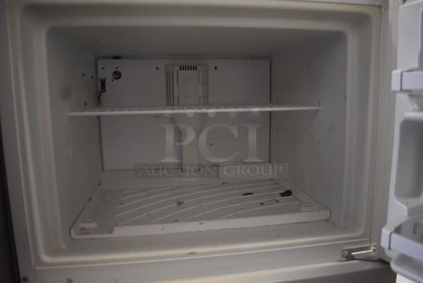 Whirlpool ET8MTMXKQ0 White Residential Refrigerator Freezer Combo 115 Volt 1 Phase. Tested and Working! - Image 4 of 8