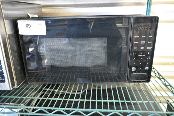 Walmart MS54100112162 Metal Countertop Microwave Oven. 120 Volts, 1 Phase.  - Image 1 of 5
