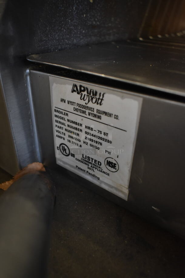 APW Wyott HRS-75 ST Stainless Steel Commercial Countertop Hot Dog Roller. 208/240 Volts, 1 Phase. - Image 4 of 4