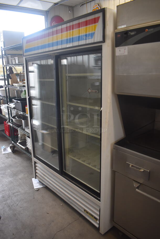 True GDM-47 White 2 Glass Door Door Merchandising Cooler w/ Shelving. 115 Volt 1 Phase. Tested and Working! - Image 3 of 7