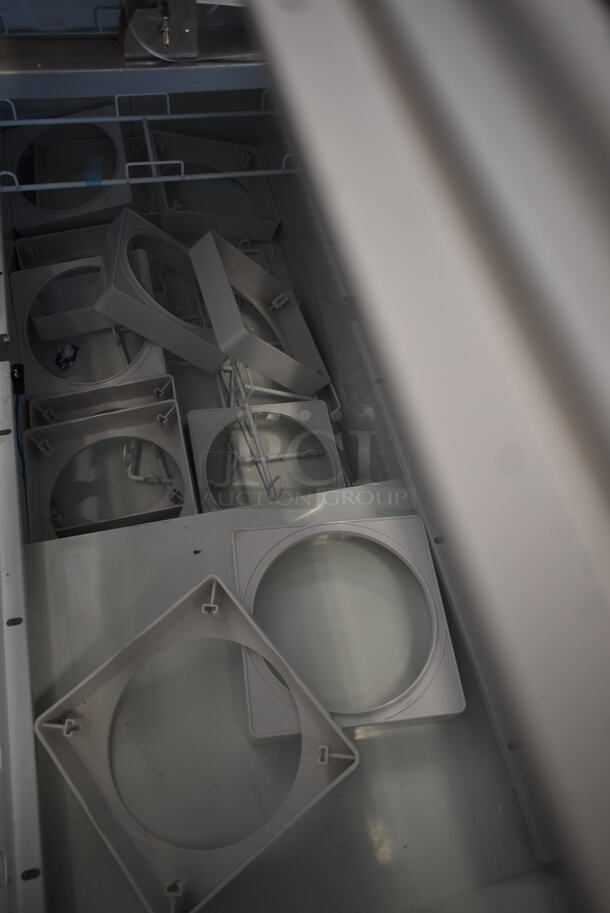 BRAND NEW SCRATCH AND DENT! Avantco 178CPSS68HC Stainless Steel Commercial Ice Cream Dipping Cabinet w/ Collars. 120 Volts, 1 Phase. Tested and Working! - Image 7 of 7