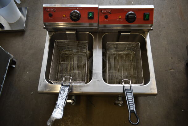 BRAND NEW SCRATCH AND DENT! Avantco 177F202 Stainless Steel 30 lb. Dual Tank Medium-Duty Electric Countertop Fryer w/ 2 Metal Fry Baskets and 2 Lids. 208/240 Volts, 1 Phase. - Image 6 of 9