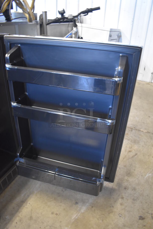 BRAND NEW SCRATCH AND DENT! Whynter DAR055D1BSSPR Metal Commercial Mini Cooler. 115 Volts, 1 Phase. 24x24x34.5. Tested and Working! - Image 5 of 8