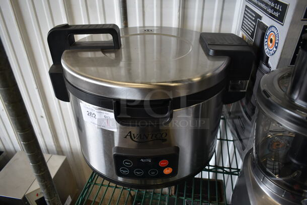 BRAND NEW SCRATCH AND DENT! Avantco 177RCSA90 Stainless Steel Commercial Countertop Sealed Lid Rice Cooker. 240 Volts, 1 Phase.  - Image 2 of 7