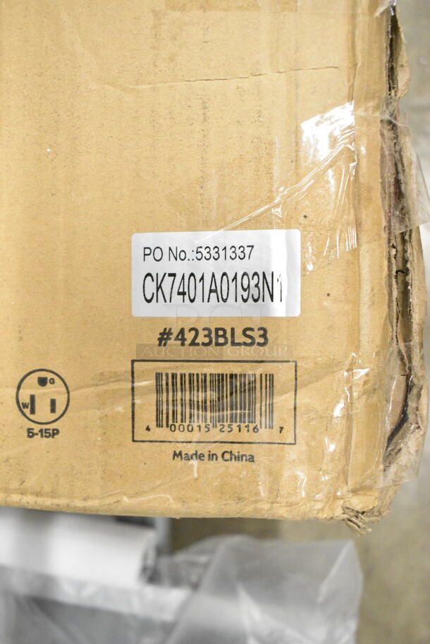 2 BRAND NEW SCRATCH AND DENT! ServIt 423BLS3 Suspension Bar 3 Bulb Heat Lamp. 120 Volts, 1 Phase. 2 Times Your Bid!  - Image 3 of 3