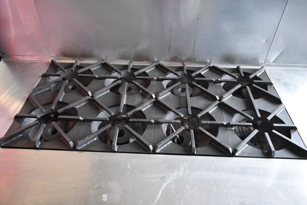 Southbend P48A-BBBB Stainless Steel Commercial Natural Gas Powered 8 Burner Range w/ Convection Oven, Side Counters and Back Splash.  - Image 4 of 12