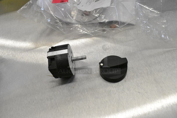 3 BRAND NEW SCRATCH AND DENT! Items Including HP00498025 Vulcan 00-944649 Valve, HP22223 Cleveland 22223 Valve;Slnd;1/4npt; 36in Leads, HP20476 Cleveland FK20476 Kit;Field;Timer;Conv Pro. 3 Times Your Bid!  - Image 6 of 8