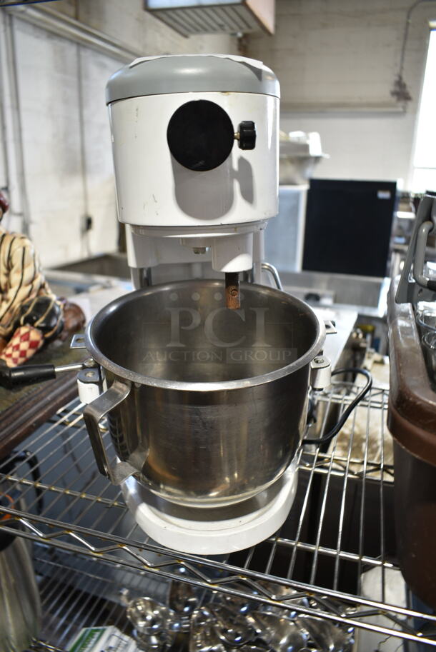 Globe SP5 Metal Commercial Countertop 5 Quart Planetary Dough Mixer w/ Stainless Steel Mixing Bowl and Whisk Attachment. 110 Volts, 1 Phase. Tested and Working! - Image 3 of 6