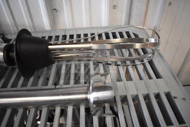 BRAND NEW! AvaMix IB850AV+WIK250-U Stainless Steel Commercial Immersion Blender w/ 20" Blade and Whisk Attachments. 120 Volts, 1 Phase. 31x10x4. Tested and Working! - Image 2 of 5