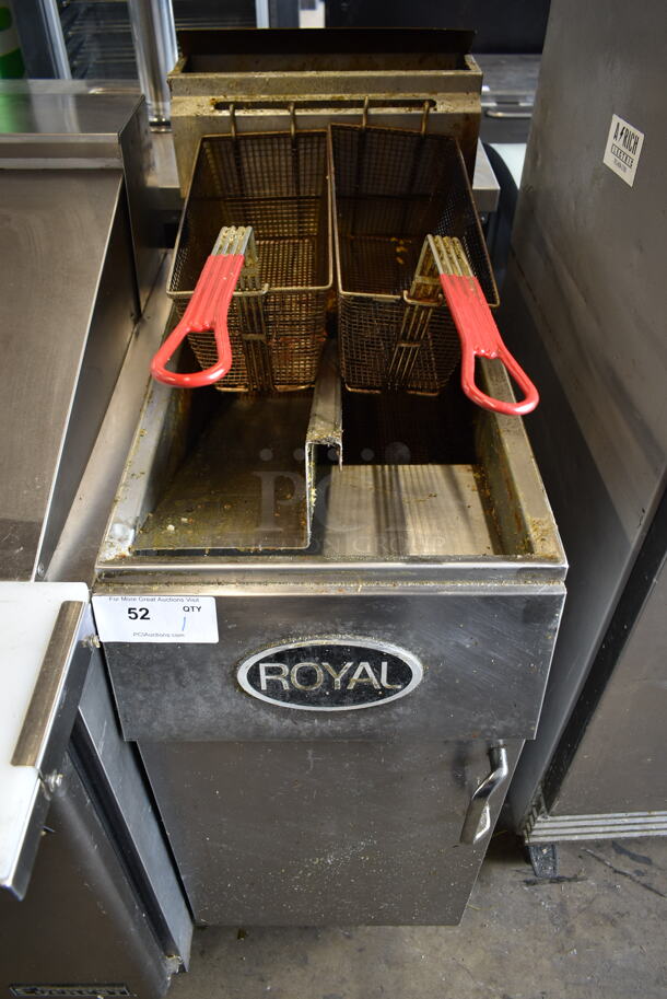 Royal REEF-35 Stainless Steel Commercial Floor Style Natural Gas Powered Deep Fat Fryer w/ 2 Metal Fry Baskets. 24,000 BTU. - Image 1 of 8