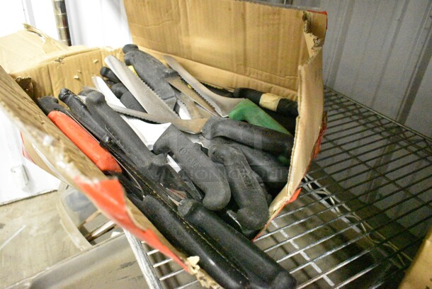 75 SHARPENED Stainless Steel Knives Including Serrated Bread Knives. 75 Times Your Bid!  - Image 2 of 6