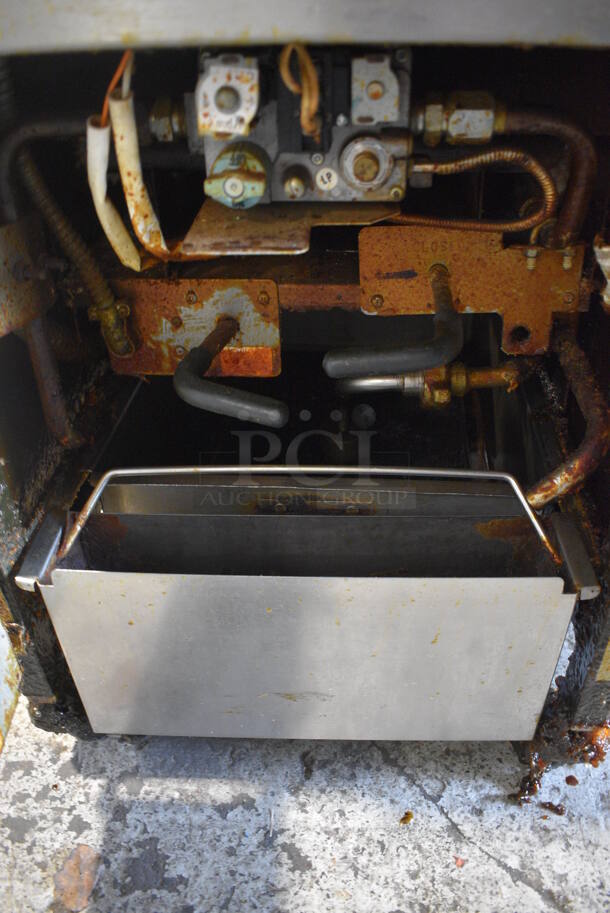 Henny Penny Model 600RB Stainless Steel Commercial Floor Style Propane Gas Powered Pressure Fryer on Commercial Casters. 80,000 BTU. 18x40.5x48 - Image 5 of 6