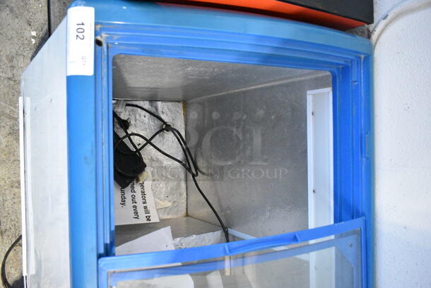 XS-208 Metal Chest Freezer Merchandiser on Commercial Casters. 115 Volts, 1 Phase. Tested and Working! - Image 3 of 6