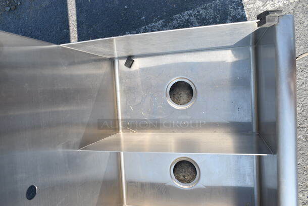 BRAND NEW SCRATCH AND DENT! Stainless Steel 3 Bay Sink. No Legs.  - Image 4 of 7