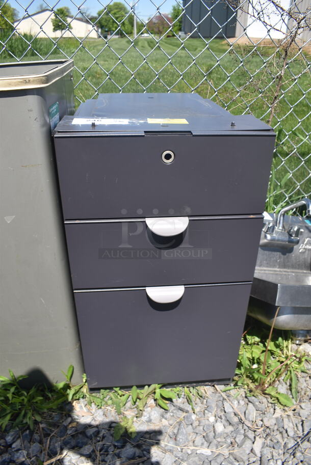 Metal 3 Drawer Filing Cabinet - Image 1 of 7