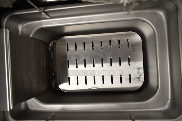 BRAND NEW SCRATCH AND DENT! 2023 Cooking Performance Group CPG 351EF302 30 lb. Dual Tank Heavy-Duty Electric Countertop Fryer w/ 2 Fry Baskets. 208-240 Volts, 1 Phase. - Image 8 of 9
