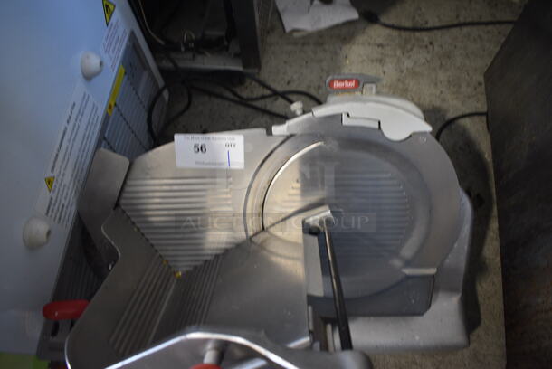 Berkel Model 909E Stainless Steel Commercial Countertop Meat Slicer w/ Blade Sharpener. 115 Volts, 1 Phase. 25x21x24. Tested and Working! - Image 3 of 7