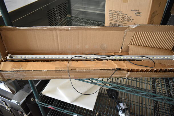 BRAND NEW SCRATCH AND DENT! Avantco 18939623 Top LED Lamp for WVAC-36HC and BVAC-36HC - Image 2 of 3