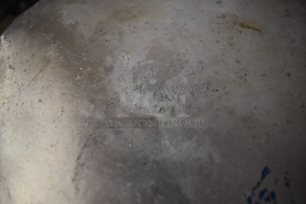 ALL ONE MONEY! Lot of 18 Various Metal Round Baking Pans. Includes 9.5x9.5x2.5, 8.5x8.5x3, 7.5x7.5x2, 6.5x6.5x3, 6.5x6.5x2 - Image 7 of 7