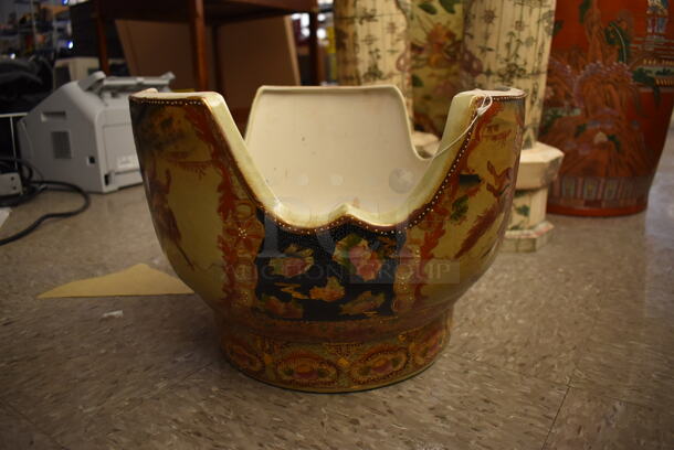 Vase Stand.  - Image 4 of 5