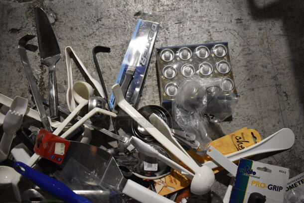 ALL ONE MONEY! Crate of Various BRAND NEW Items Including Tongs, Ladles, Scissors and Hollowick Liquid Candles - Image 4 of 7