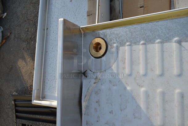 BRAND NEW SCRATCH AND DENT! Regency 600GRSU2324C Stainless Steel Corrugated Top Glass Rack Storage Unit - 23" x 24" - Image 6 of 7