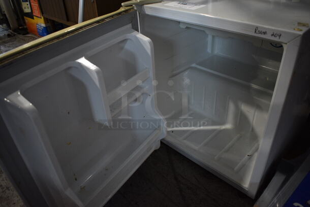 Danby Model DCR055W Mini Cooler. 115 Volts, 1 Phase. 18x18x19.5. Tested and Powers On But Does Not Get Cold - Image 3 of 4