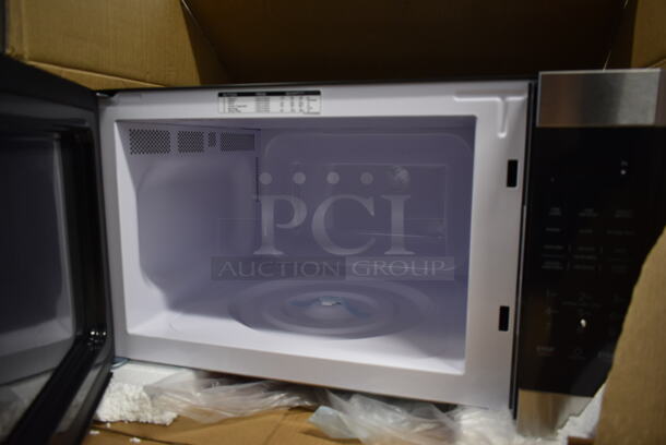 IN ORIGINAL BOX! Criterion CCM16M1S Stainless Steel Countertop Microwave Oven. 120 Volts, 1 Phase.  - Image 6 of 6