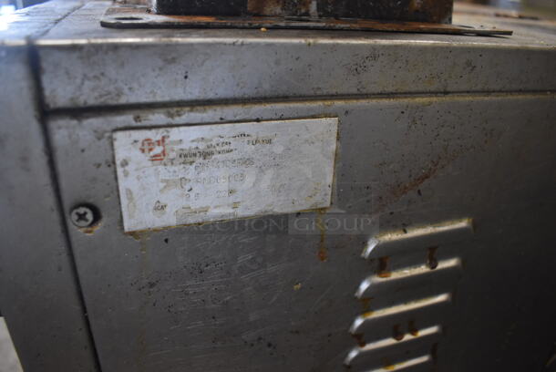 Leego RM-4109EWS Stainless Steel Commercial Single Deck Pizza Oven. Comes w/ 4 Metal Legs! 220 Volts.  52x39x25 - Image 5 of 7