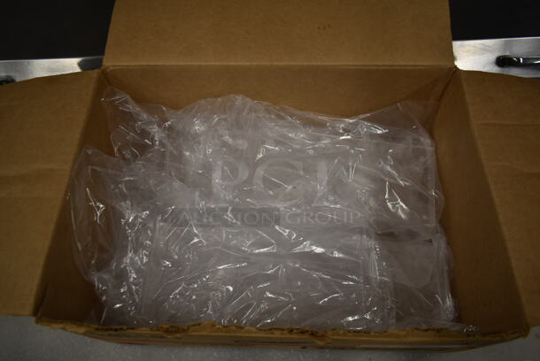 ALL ONE MONEY! Lot of Poly Clear Tabletop Menu Holders - Image 3 of 5