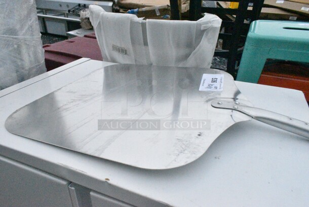 BRAND NEW SCRATCH AND DENT! Choice 407PPA161840 16" x 18" Aluminum Pizza Peel with 22" Wooden Handle - Image 3 of 5