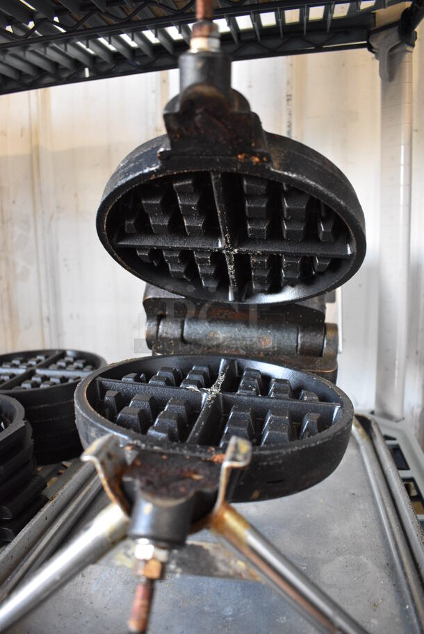 Stainless Steel Commercial Countertop Waffle Machine w/ 10 Metal Waffle Maker Inserts. 12x25x13. Tested and Working! - Image 4 of 5